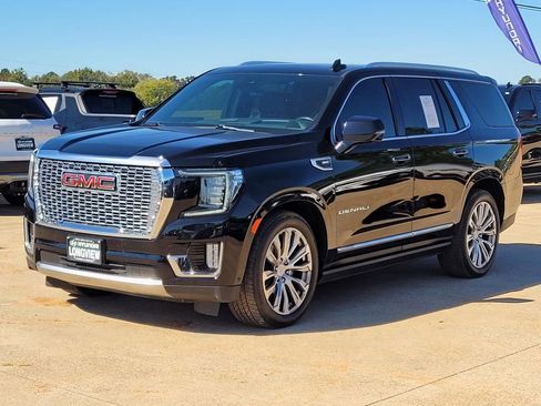 Used 2023 GMC Yukon Denali w/ Denali Reserve Package image 3