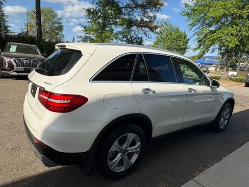 Used 2018 Mercedes-Benz GLC 300 4MATIC image 5
