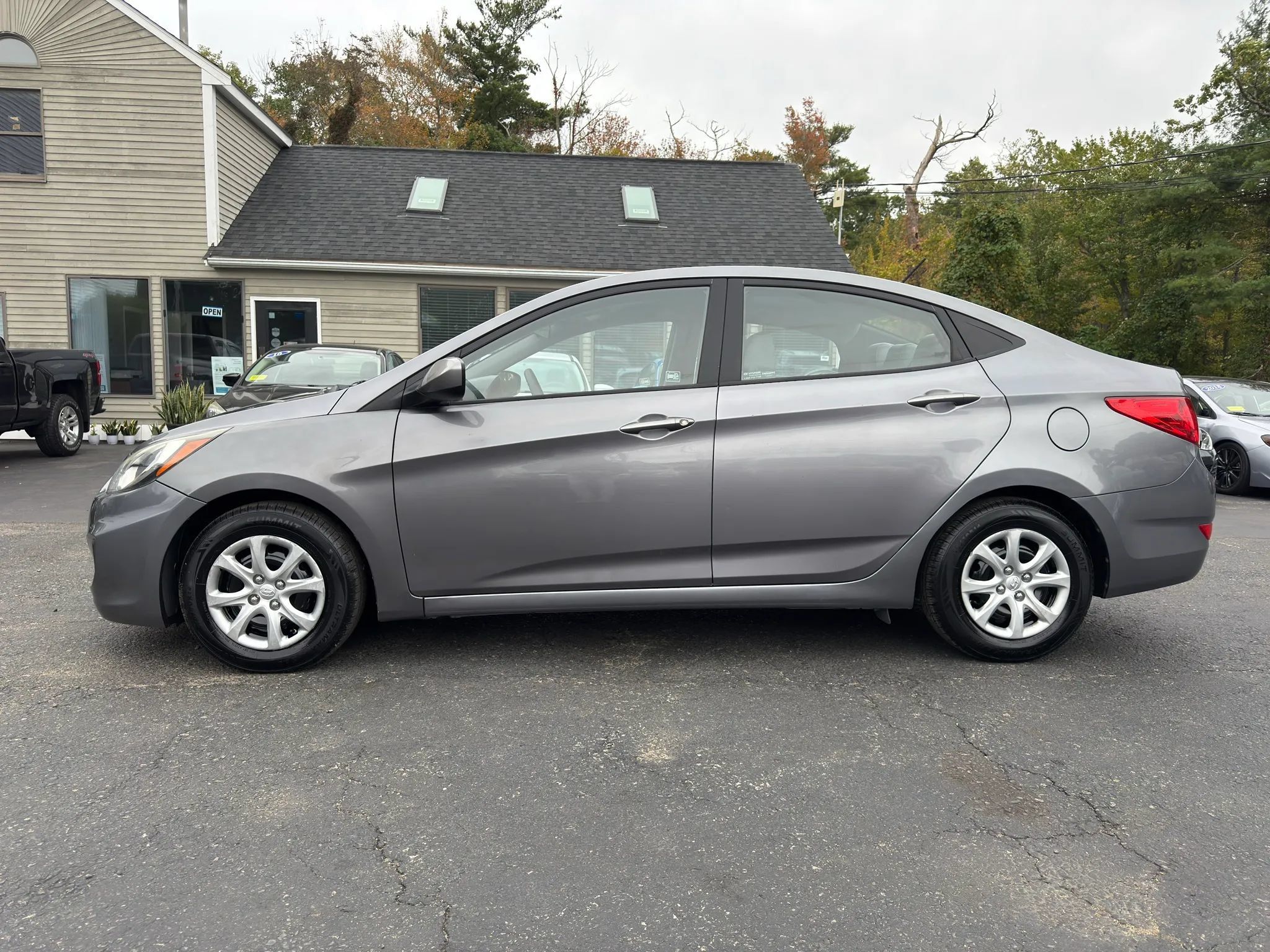 Used 2014 Hyundai Accent GLS FWD image 4