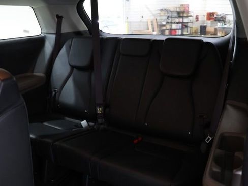 Used 2025 Kia Carnival FWD image 31