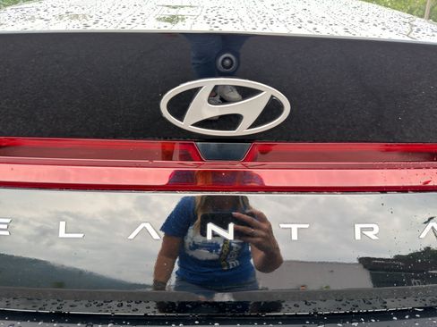 Certified 2024 Hyundai Elantra SE FWD image 24