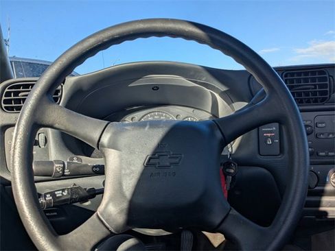 Used 2003 Chevrolet S10 Pickup 2WD Regular Cab image 18