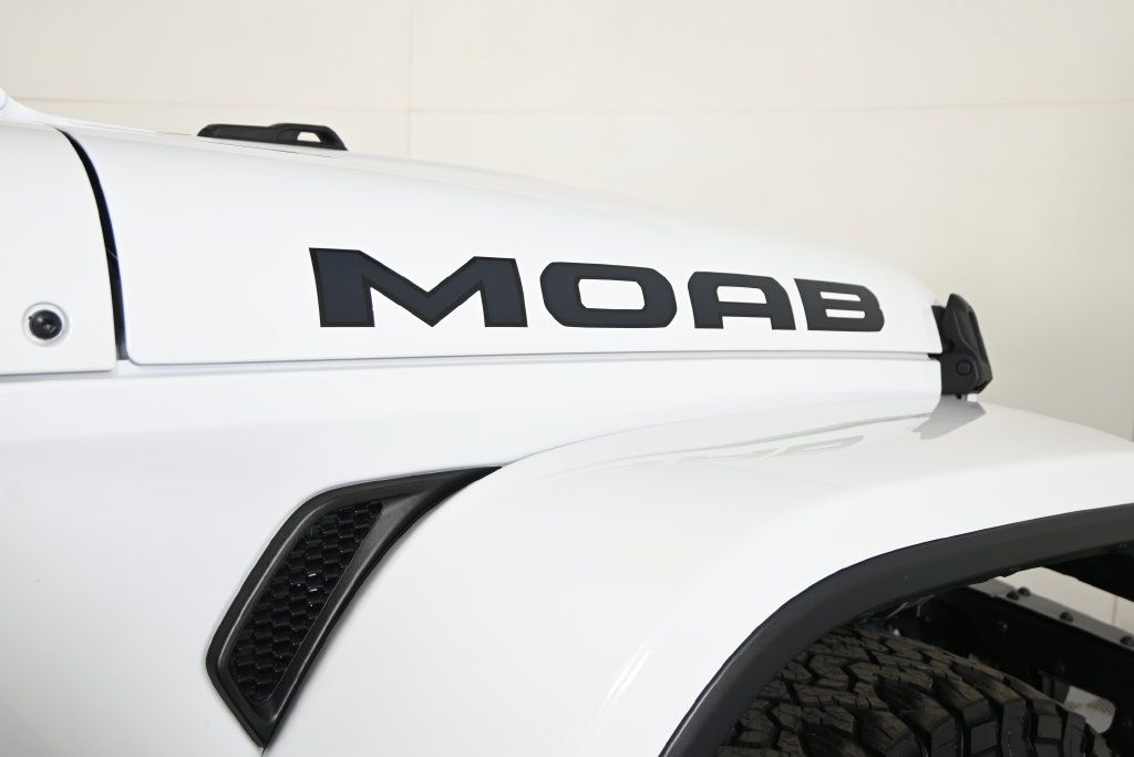 Used 2019 Jeep Wrangler Unlimited Sahara w/ Quick Order Package 24M Moab AWD/4WD image 12