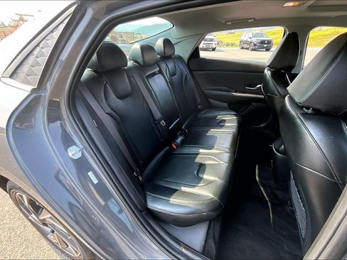 Used 2025 Hyundai Elantra Limited FWD image 27