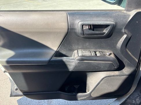 Used 2016 Toyota Tacoma SR RWD image 22