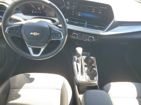 Certified 2025 Chevrolet Trax LT w/ Driver Confidence Package FWD image 11