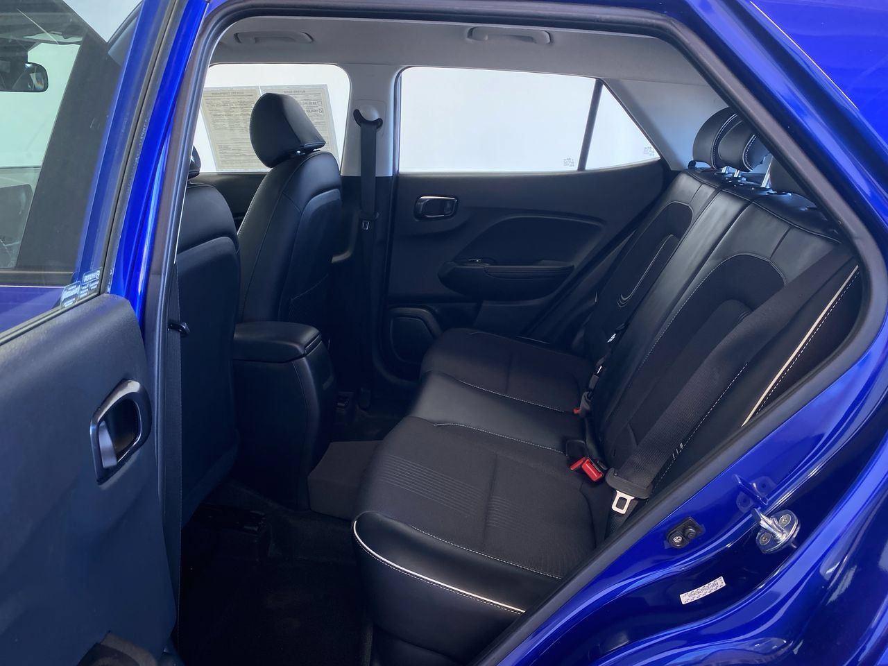 Used 2023 Hyundai Venue Limited FWD image 32