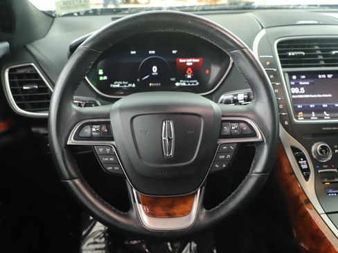 Used 2019 Lincoln Nautilus Reserve FWD image 15