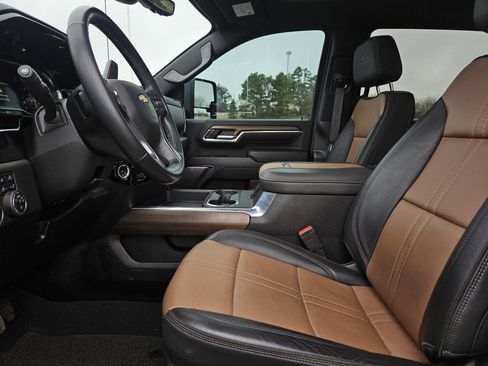 Used 2024 Chevrolet Silverado 2500 High Country w/ Technology Package image 12