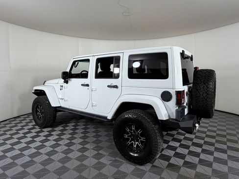 Used 2012 Jeep Wrangler Unlimited Sahara AWD/4WD image 3