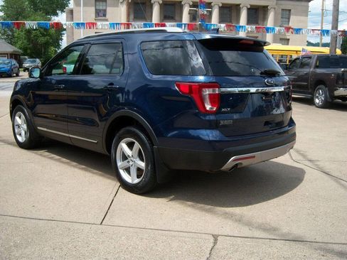 Used 2017 Ford Explorer XLT image 5