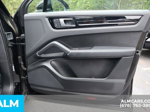 Used 2022 Porsche Cayenne E-Hybrid Coupe image 25