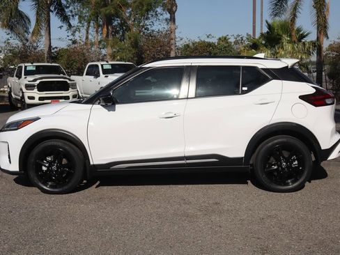 Used 2023 Nissan Kicks SR w/ SR Premium Package FWD image 5