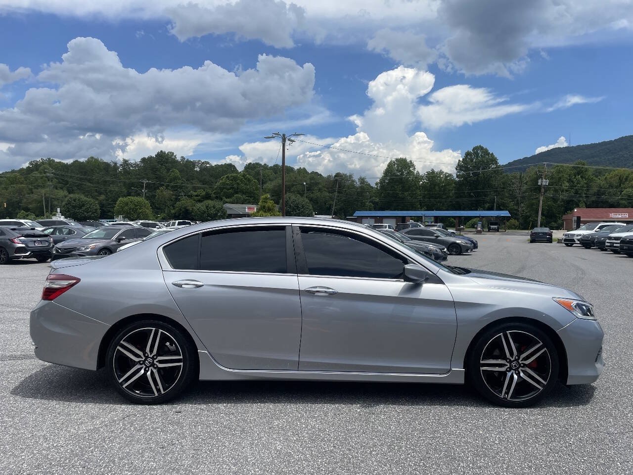 Used 2017 Honda Accord Sport image 8