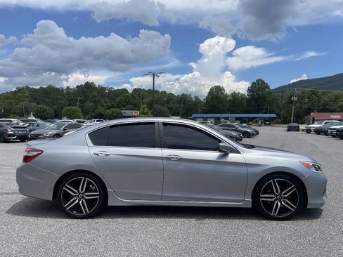 Used 2017 Honda Accord Sport image 8