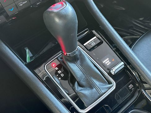 Used 2023 Jeep Compass Limited image 16