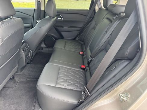 Used 2024 Nissan Rogue Platinum w/ Platinum Premium Package image 10