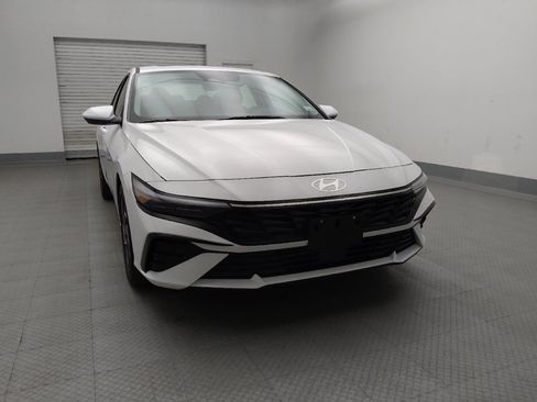 Used 2025 Hyundai Elantra SEL FWD image 14
