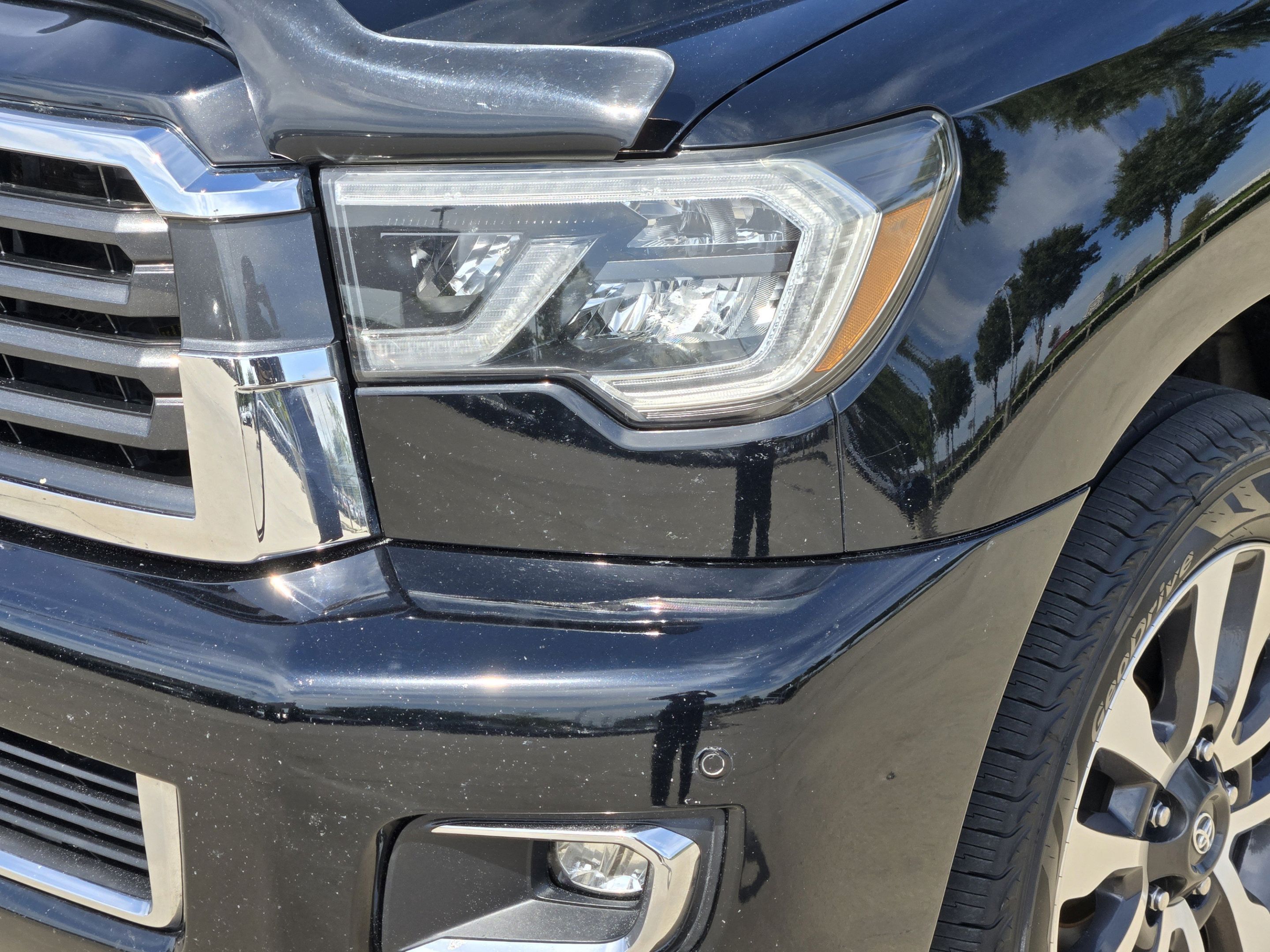 Used 2020 Toyota Sequoia Limited w/ Safety & Convenience Package AWD/4WD image 39