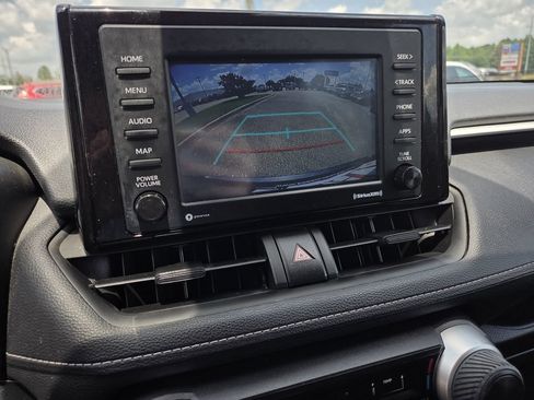 Used 2022 Toyota RAV4 LE FWD image 10