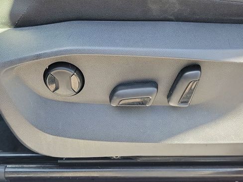 Used 2022 Volkswagen Tiguan SE R-Line image 20