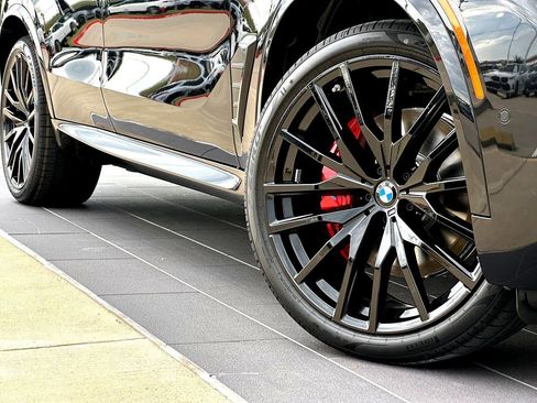 New 2026 BMW X5 xDrive40i w/ M Sport Package AWD/4WD image 2