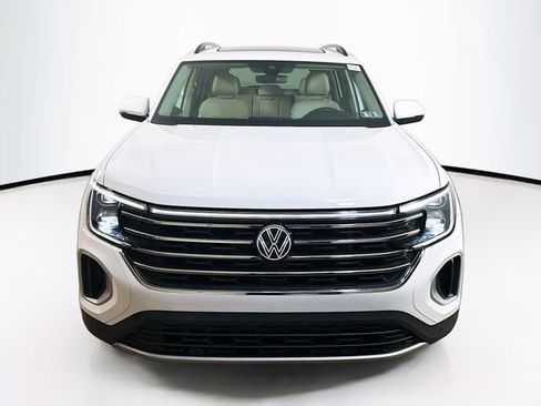 Used 2024 Volkswagen Atlas SE AWD/4WD image 2