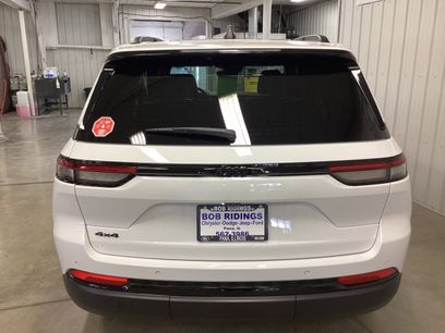 Used 2024 Jeep Grand Cherokee Altitude