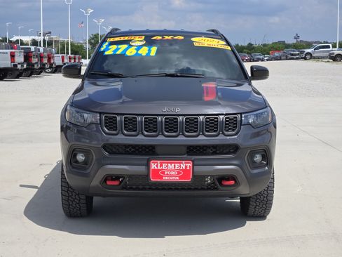 Used 2024 Jeep Compass Trailhawk AWD/4WD image 2
