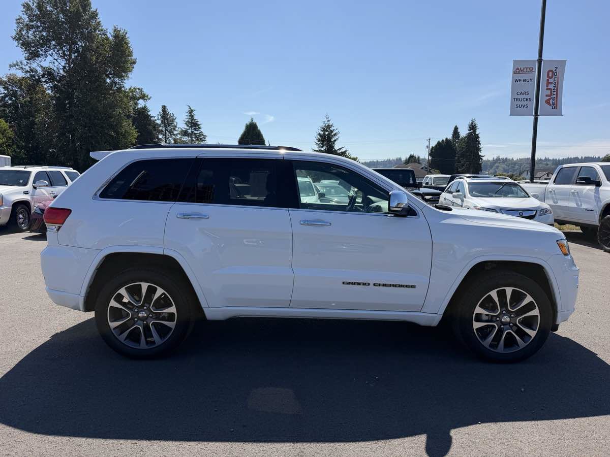 Used 2018 Jeep Grand Cherokee Overland AWD/4WD image 9