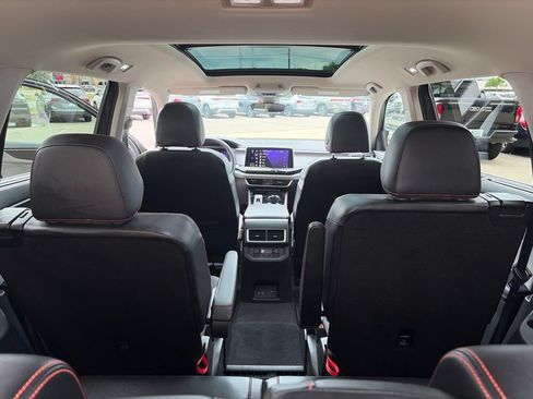 Certified 2024 Volkswagen Atlas Peak Edition SE AWD/4WD image 15