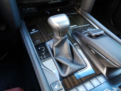 Used 2019 Lexus LX 570 4WD image 28