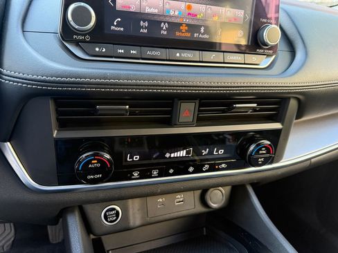 Used 2023 Nissan Rogue SV AWD/4WD image 21