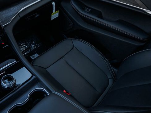 New 2025 Jeep Grand Cherokee Limited w/ Trailer Tow Package image 25