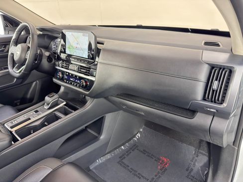 Used 2023 Nissan Pathfinder SL image 13