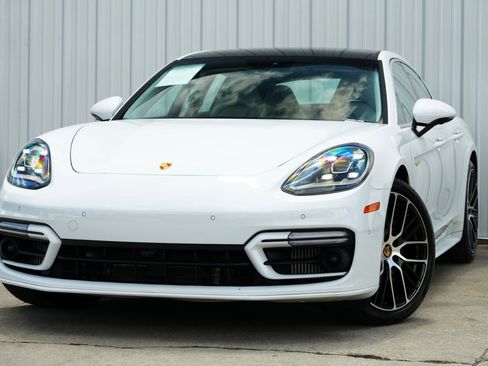 Used 2023 Porsche Panamera 4S w/ Sportdesign Package image 3