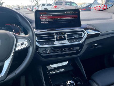 Used 2024 BMW X4 xDrive30i image 9