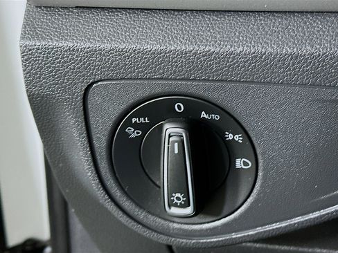 Used 2023 Volkswagen Atlas SE image 16