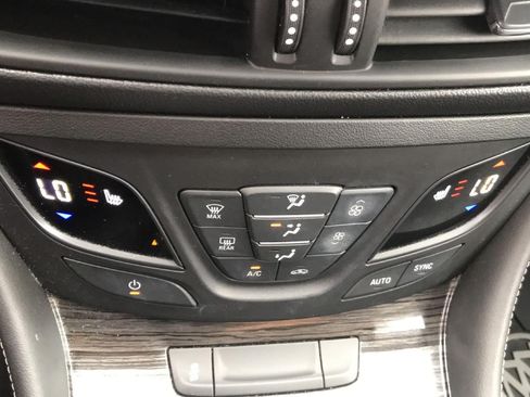 Used 2017 Buick Envision Essence FWD image 31