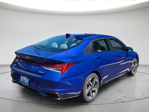 Used 2023 Hyundai Elantra Limited FWD image 3