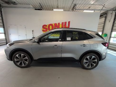 Used 2023 Ford Escape Platinum AWD/4WD image 2