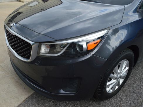 Used 2016 Kia Sedona LX w/ LX Convenience Package FWD image 3