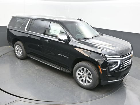 New 2026 Chevrolet Suburban Premier image 23