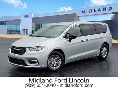 Used 2024 Chrysler Pacifica Touring-L