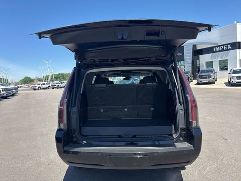 Used 2018 Cadillac Escalade Premium Luxury AWD/4WD image 34