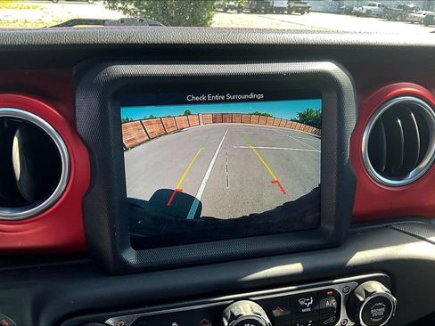 Used 2018 Jeep Wrangler Unlimited Rubicon AWD/4WD image 15