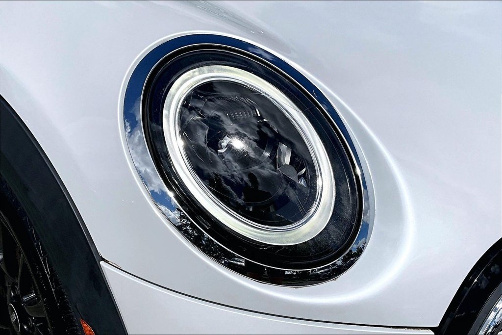 Used 2024 MINI Cooper 2-Door Hardtop FWD image 28