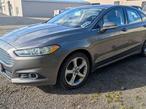 Used 2014 Ford Fusion SE w/ Equipment Group 201A FWD image 2