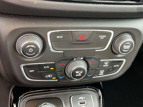 Used 2020 Jeep Compass Limited w/ Luxury Seat Group AWD/4WD image 29