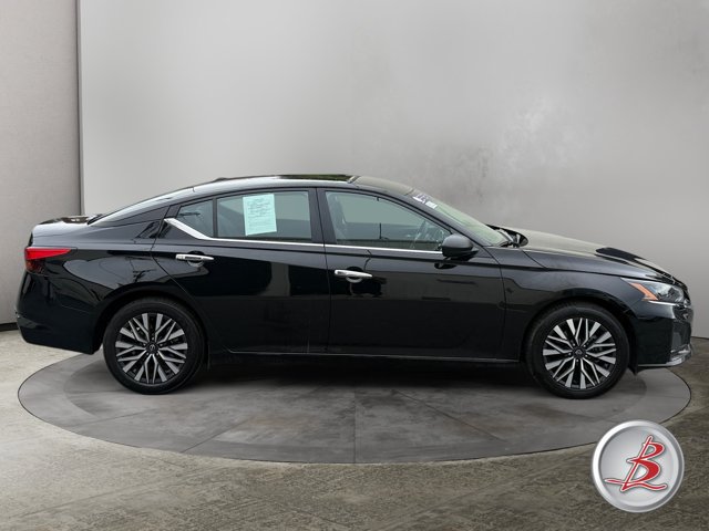 Used 2025 Nissan Altima 2.5 SV FWD image 8